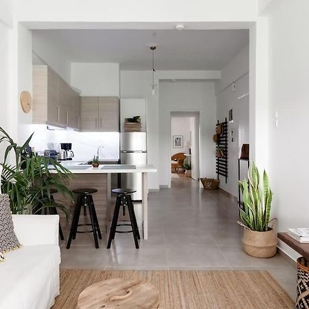 Your "Home Away From Home" - Phillopapou Hill アテネ エクステリア 写真