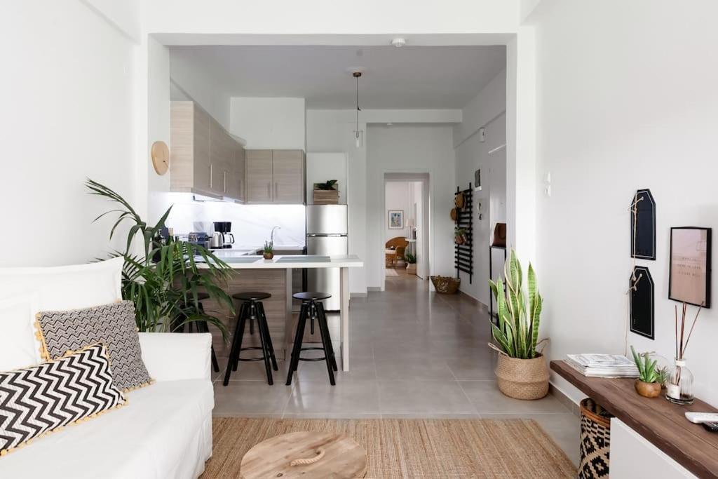 Your "Home Away From Home" - Phillopapou Hill アテネ エクステリア 写真