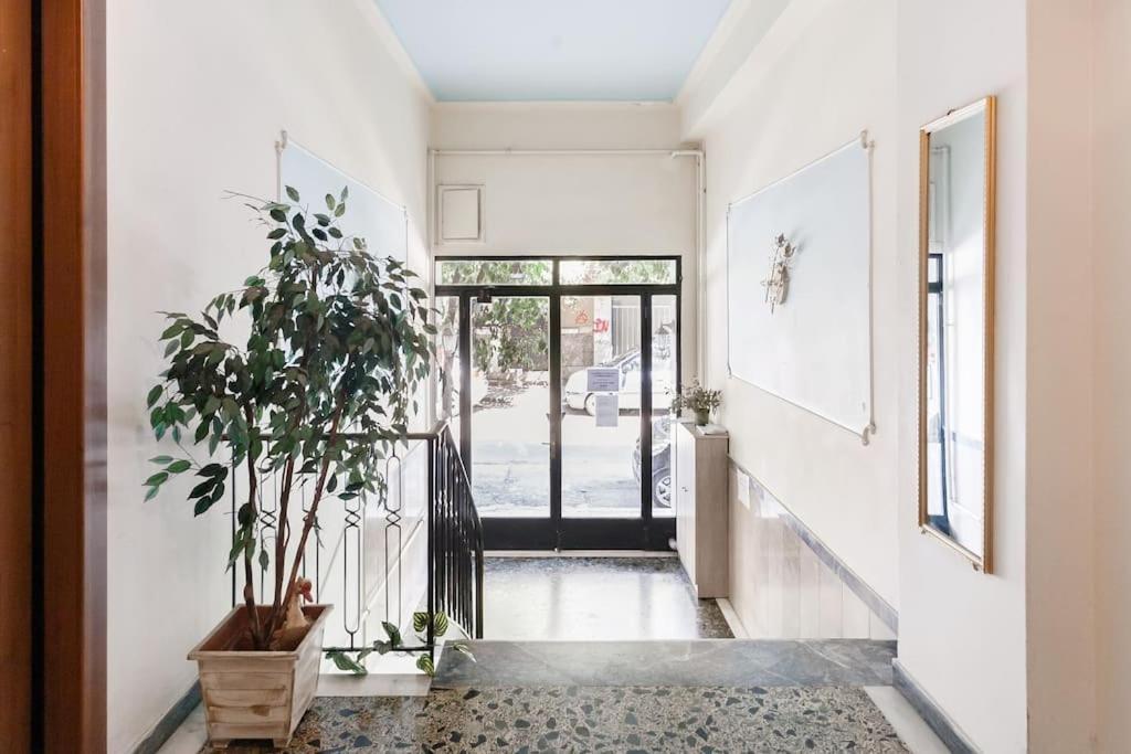 Your "Home Away From Home" - Phillopapou Hill アテネ エクステリア 写真