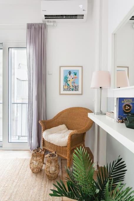 Your "Home Away From Home" - Phillopapou Hill アテネ エクステリア 写真