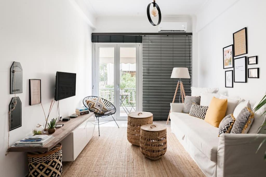 Your "Home Away From Home" - Phillopapou Hill アテネ エクステリア 写真